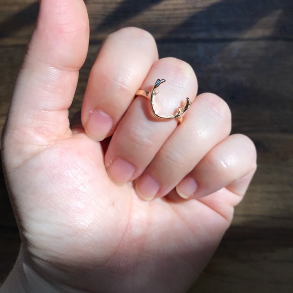 🌻 5/$25 🌻 Gold Antler Ring Dainty - Picture 3 of 6